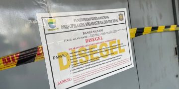 Satpol PP Segel Bangunan Ilegal di Jalan Pandanwangi Bandung