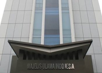 Menteri Lingkungan Hidup Dukung Fatwa MUI,Haramkan Buang Sampah Ke Sungai,Danau Dan Laut