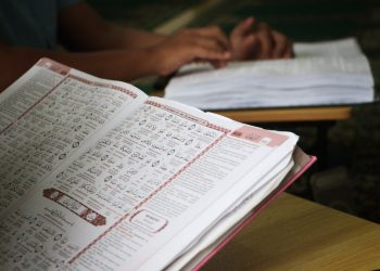 Berkah Semangat dan  Perjuangan Fajar Belajar Al-Qur’an Braille