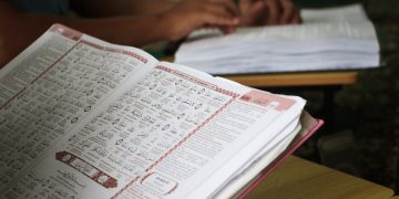 Berkah Semangat dan Perjuangan Fajar Belajar Al-Qur’an Braille