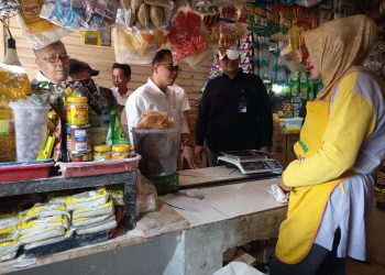 BULOG Bersama Satgas Pangan dan Pemkab Bandung Lakukan Sidak Pasar Soreang 