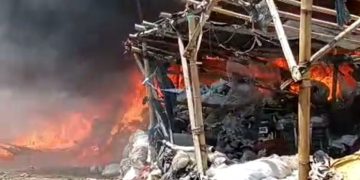 Tempat Pembuatan Mebel dan Gudang Rongsok di Cibolerang Terbakar