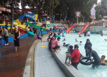 Libur Lebaran, Karang Setra Waterland Dipadati Ribuan Pengunjung 