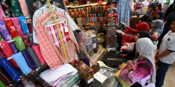 Jelang IdulFitri, Pengunjung Pasar Baru Bandung Menurun 