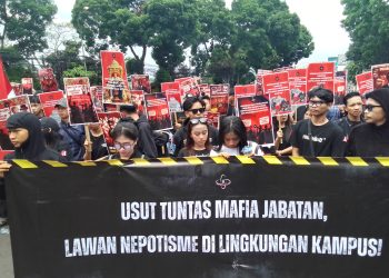 Gelar Unjuk Rasa, Seratusan Pendemo Desak Rektor UPI Mundur