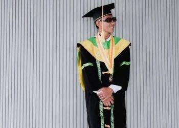Beckham Putra Raih Gelar Sarjana Ilmu Pemerintahan Unjani